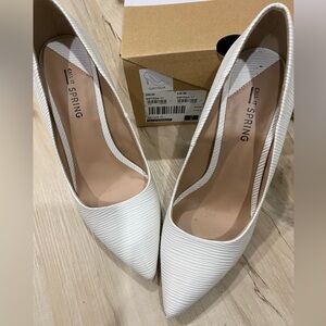 Call it Spring, Textured White Pump, Size 6